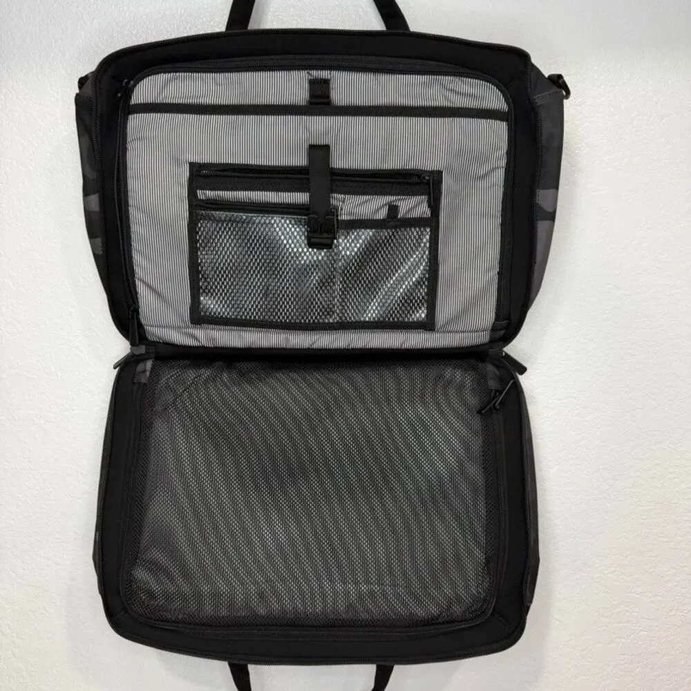 Herschel Supply Large Camo Gibson Messenger Bag 22L Trolley Sleeve Padded Laptop